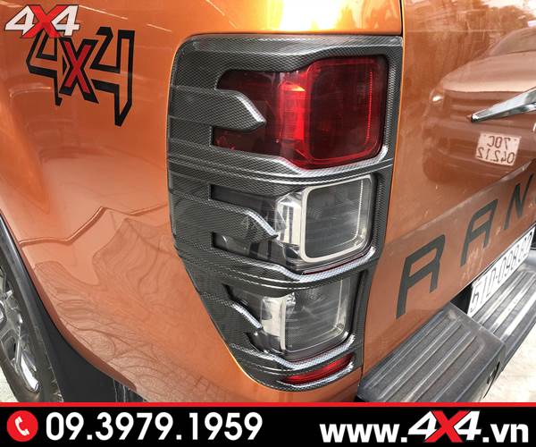 Đồ chơi Ford Ranger: Ốp viền đèn hậu carbon độ đẹp, ngầu và sang dành cho xe bán tải Ford Ranger