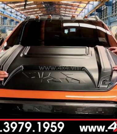Ốp nắp capo màu đen cực chất và ngầu độ cho xe Ford Ranger