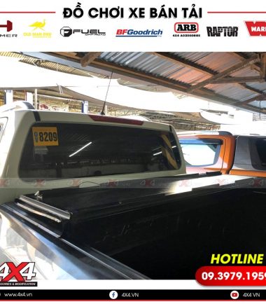 Xe bán tải Nissan Navara gắn nắp thùng 3 tấm cực tiện lợi và đẹp hơn rất nhiều