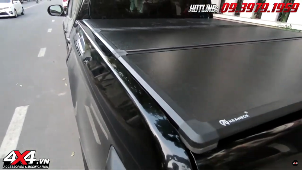Nắp thùng 3 tấm rất bền, chắc và độ cho xe bán tải Mitsubishi Triton thêm đẹp, cứng cáp hơn rất nhiều