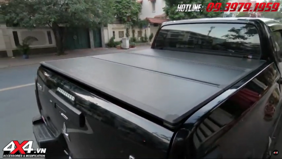 Nắp thùng 3 tấm độ đẹp, gọn nhẹ và tiện lợi cho xe bán tải Mitsubishi Triton